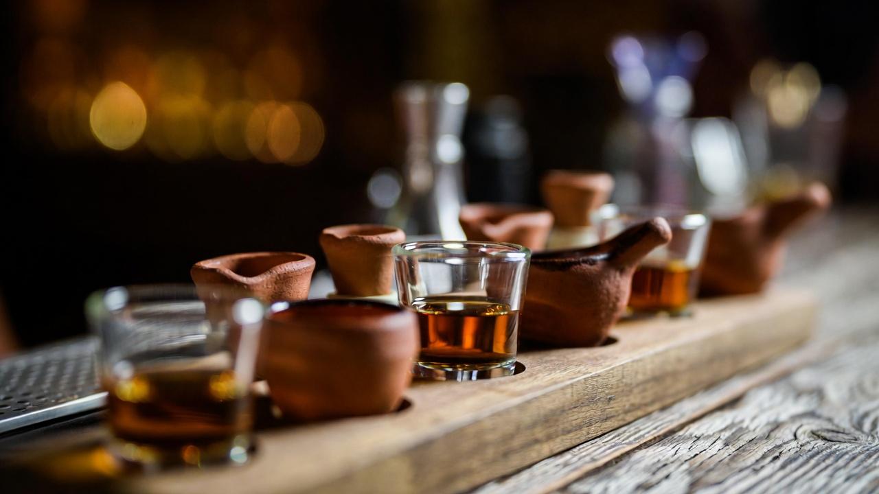 Craft cocktail being prepared at a Guadalajara Chapultepec bar